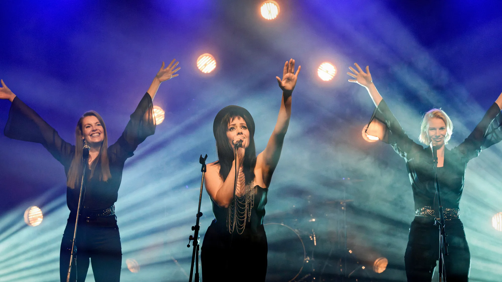 Happy Sassy Beautiful (Kaunis rietas onnellinen)